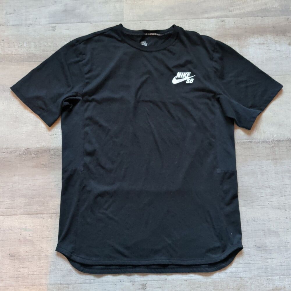 Nike SB Men's Black Dri-Fit Skateboarding T-Shirt Curved Hem Size L